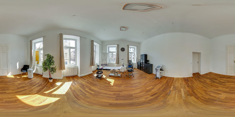360° Behandlungsraum mit Liege und Geräten im Aysu Beauty Studio Wien Favoriten